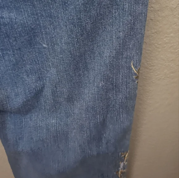Embroidered light wash denim jeans size 4 - Picture 6 of 10